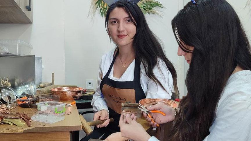 Babasından devraldı patron oldu! Kentin tek kadın ustası: Sesi bana huzur veriyor