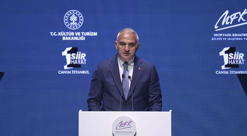 Bakan Ersoy, Bir Şiir Bir Hayat Canım İstanbul sergisinin açılışında açıklamalarda bulundu