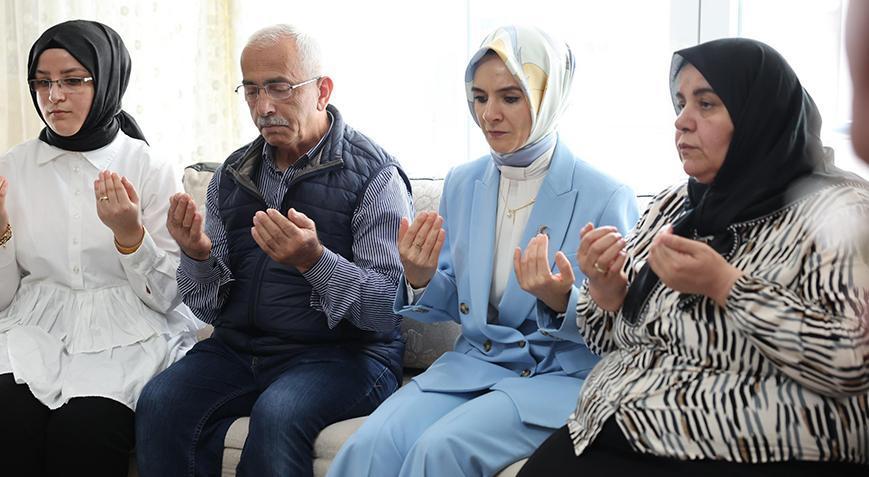 Bakan Göktaş Samsun'da şehit ailesini ziyaret etti