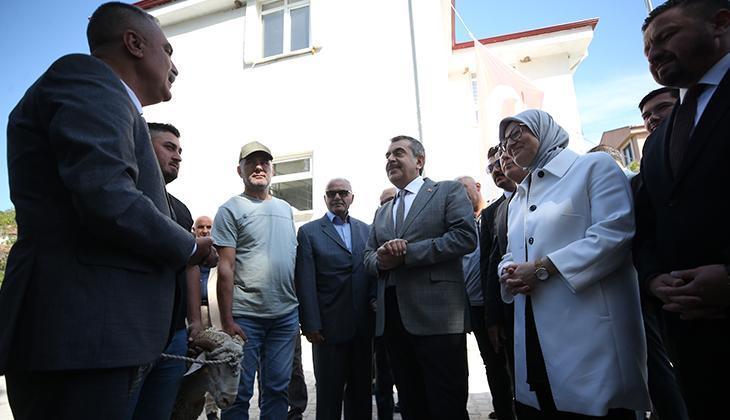 Bakan Tekin, Balıkesir'de cemevi ve MHP İl Başkanlığını ziyaret etti