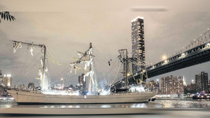 Donanma gemisi, New York’ta Brooklyn Köprüsü’ne çarptı! Dostluk turu ‘ölüm’le bitti
