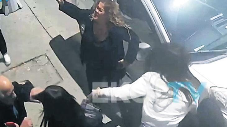 Eşini vuran kocaya kadınlardan dayak