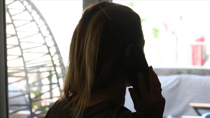 Ev hanımlarını dolandıran şebeke üyeleri, mağdurları sahte belgeyle tehdit etmiş