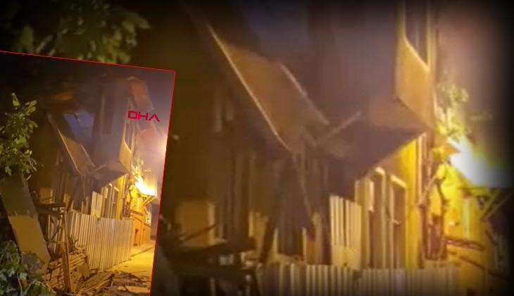 Fatih'te ahşap bina çöktü! Ekipler müdahale ediyor