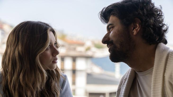İki ünlü yıldız Afra Saraçoğlu ve Engin Akyürek, İstanbul tanıtımı için çekilen mini dizinin başrolünde
