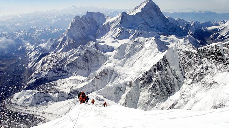 İngiliz dağcılardan oluşan Xenon isimli grup, Everest'in zirvesine ulaştı
