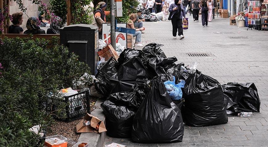 İzmir'de işçiler greve gitti, sokaklarda çöp yığınları oluştu