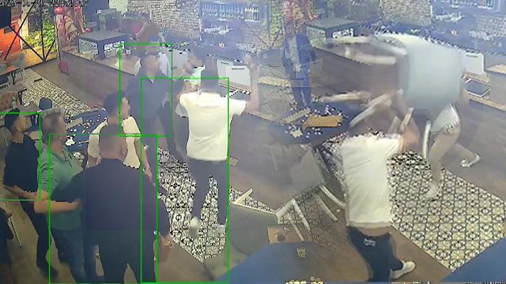 Kavga değil sanki meydan savaşı! Ortalık kan gölüne döndü