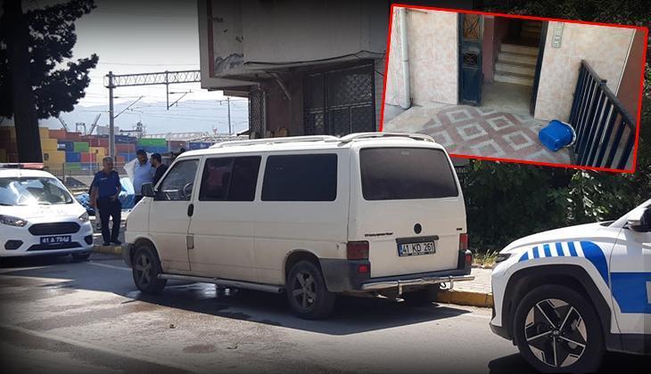 Komşular arasında ‘Uygunsuz giyinme’ kavgası! Paspas sopasıyla saldırdı