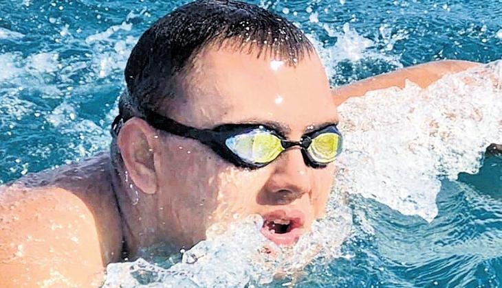 Manş Denizi’ni yüzerek geçen ilk otizmli Türk sporcu! Tebrikler Tuna