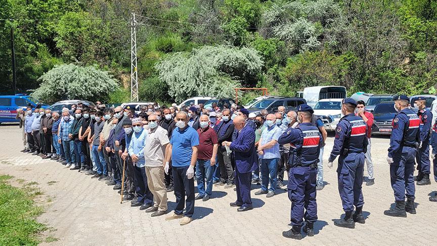 Minik bebeğin ölümü sonrası köy diken üstünde! Cenazeye katılan herkes maske taktı