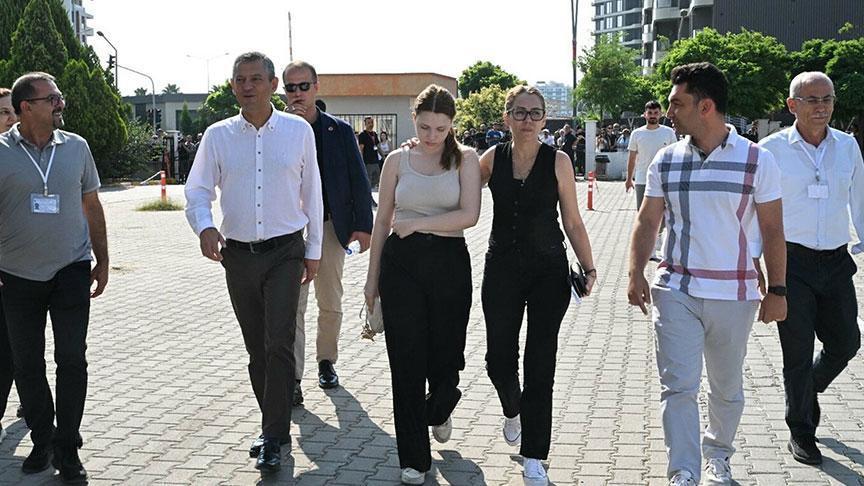 Özgür Özel, Ferdi Zeyrek'in kızı Nehir'i sınav sabahı yalnız bırakmadı