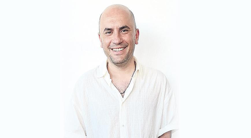 ‘Tiyatro tek başına karın doyurmuyor’