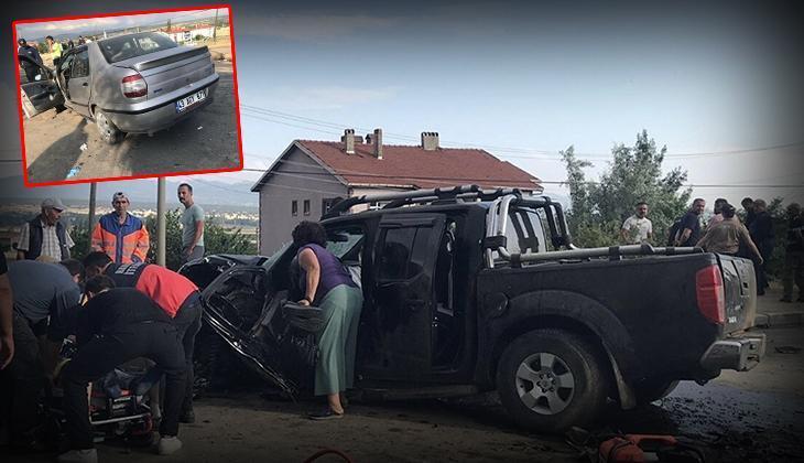 Uşak'ta kamyonet ile otomobil kafa kafaya çarpıştı: 1 ölü, 1 yaralı