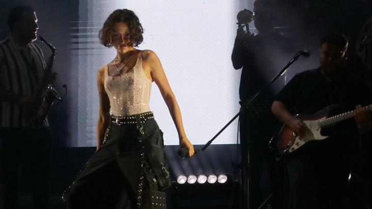 Zeynep Bastık'tan Tekirdağ konseriyle ilgili paylaşım! '1 kilo vermişim'